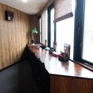 忙しい日常の中、駅チカでアクセス抜群な気軽に立ち寄れる場所がここにあります。お一人様でもカウンター席でゆっくりと仕事帰りのリラックスタイムを楽しんでください。リーズナブルな価格で提供されるうなぎ料理はどれも絶品。美味しい料理と心地よい空間で素敵なひとときを過ごしましょう。