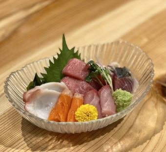 Assorted seasonal sashimi for one person (the photo is an example)