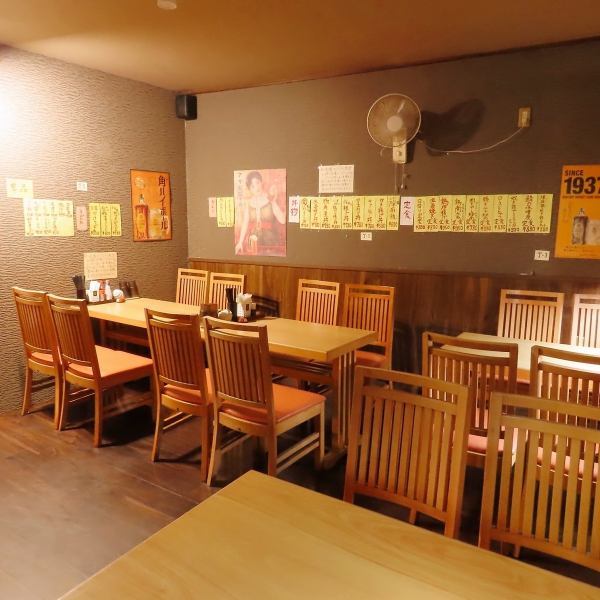 2階には2～4名掛けのテーブルが3卓あり、落ち着いて食事が楽しめる空間です。靴を脱いでくつろげるので、女子会やママ会、家族との団らんにもぴったり。コース料理や飲み放題プランもご用意しており、地元の集まりや小宴会にも多く利用されています。