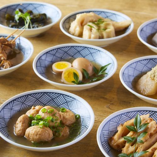 本店的名產「關東煮」。與酒精也很相配。