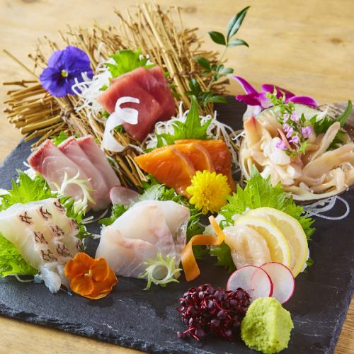 We recommend the superbly fresh seafood that Hokkaido is proud of! It's also good to eat it simply as sashimi.The original seafood dishes are also great♪