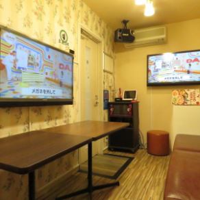 【最多可容纳8人◎ 与亲朋好友一起欢唱卡拉OK♪】尽情享受派对乐趣，无需担心他人，是举办派对和续摊的理想之选♪ 我们还提供丰富的饮品和美食选择。生日派对，我们可以安排惊喜并拍摄精彩照片，让每个人都拥有一个难忘的特别日子♪ 轻松的氛围，是创造美好回忆的完美场所◎