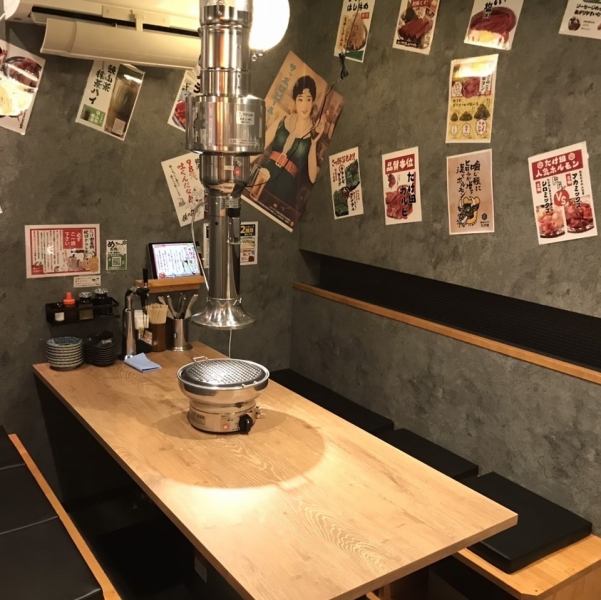 レトロで雰囲気抜群な店内♪全94席をご用意◎貸切も可能ですのでお気軽にご相談ください。是非おいしいお肉とお酒で心ゆくまでご歓談下さい。様々なシーンでご利用下さい！学生/宴会/女子会/二次会/記念日