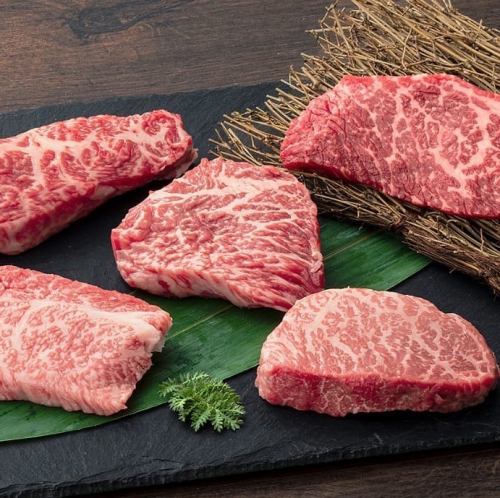 这家餐厅提供各种肉类料理，选用赤城和牛、国产鸵鸟肉和河内鸭，所有食材均由老板精心挑选。肉质经过长时间慢火烹制，口感绝佳！
