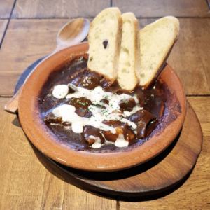 Simmered charcoal with baguette