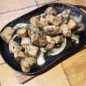 Charcoal-cooked grilled chicken breast