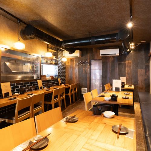 【禁煙席】落ち着いた雰囲気なので、少人数様からカップルまでゆっくりとお寛ぎいただけます。