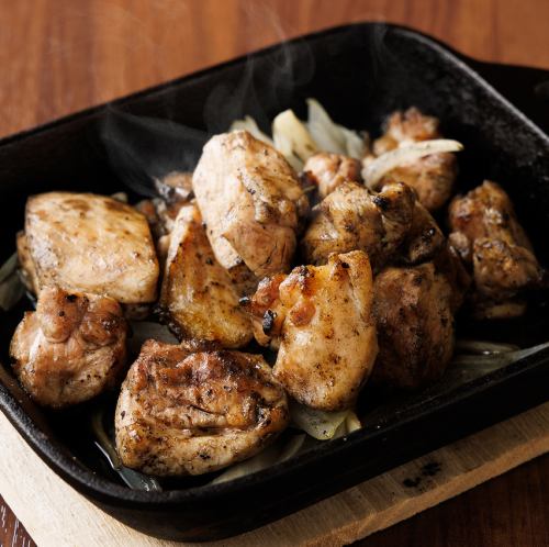 炭まみれ鶏もも焼き