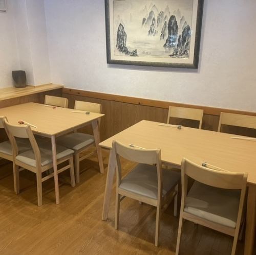 4名掛けテーブル席は2卓ご用意