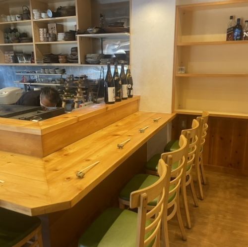 お一人様も歓迎のカウンター席