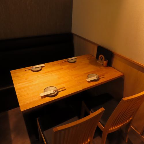 テーブル席やソファ席をご用意しております。