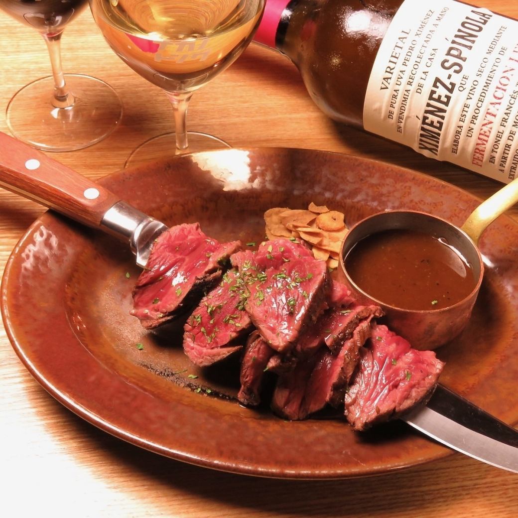 An izakaya where you can enjoy bistro dishes with meat as the main dish.