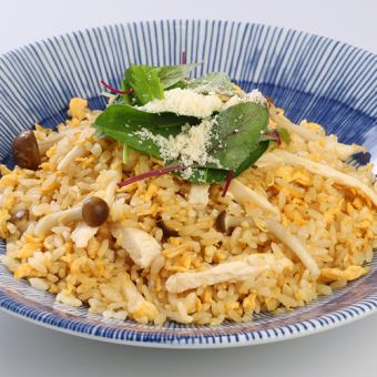 松雞香菇炒飯 IN