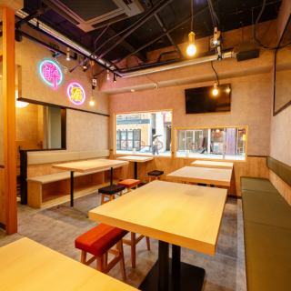 店内は全席テーブル席！2名様～最大50名様までご利用頂けます！0次会～2次会、3次会まで幅広い場面に！【焼鳥/焼き鳥/居酒屋/餃子/焼売/飲み放題/肉/女子会/天文館/大衆酒場/サク飲み/昼飲み/ハイボール】