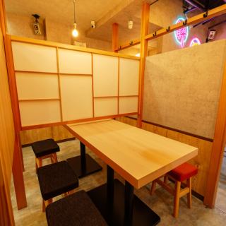 お洒落な店内は女性のお客様のご利用も♪自家製の餃子、焼売などお料理は豊富でコスパも抜群！【焼鳥/焼き鳥/居酒屋/餃子/焼売/飲み放題/肉/女子会/天文館/大衆酒場/サク飲み/昼飲み/ハイボール】