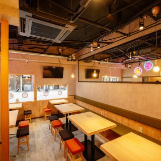 ≪中型宴会向け／22名様まで◎≫広々とした開放的な店内は大人数での宴会にもオススメ！【焼鳥/焼き鳥/居酒屋/餃子/焼売/飲み放題/肉/女子会/天文館/大衆酒場/サク飲み/昼飲み/ハイボール】