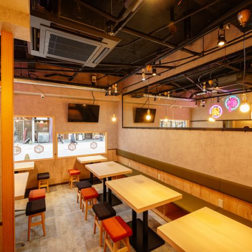 ≪中型宴会向け／22名様まで◎≫広々とした開放的な店内は大人数での宴会にもオススメ！【焼鳥/焼き鳥/居酒屋/餃子/焼売/飲み放題/肉/女子会/天文館/大衆酒場/サク飲み/昼飲み/ハイボール】