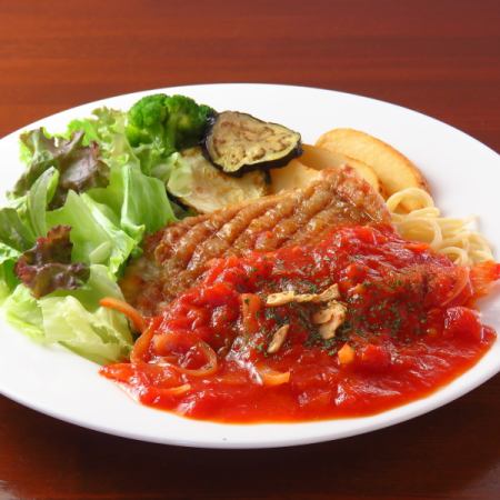 チキンステーキ トマトガーリックソース