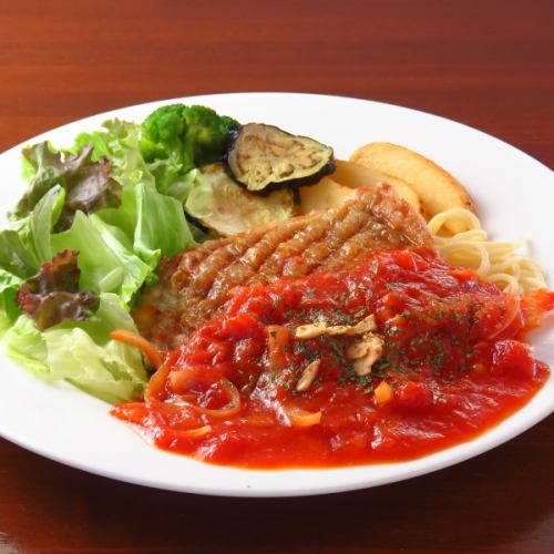 チキンステーキ トマトガーリックソース