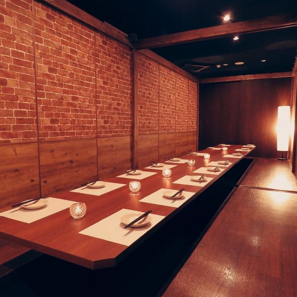It boasts a calm atmosphere that you can use for important banquets.We will respond to the number of people you want !! You can enjoy a relaxing evening in the tatami matsuke of a relaxing time in a private room! Seats are available for 2 to 180 people.