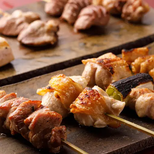 【宴会はこれ】皮はカリっ【本格炭火焼き鳥】25種食べ放題！３H飲み放題付 4000円→3300円(税込)