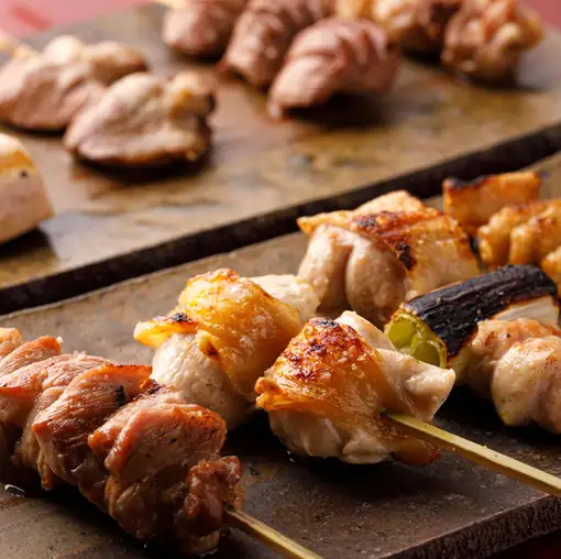 【宴会はこれ】皮はカリっ【本格炭火焼き鳥】25種食べ放題!3H飲み放題付 4000円→3300円(税込)