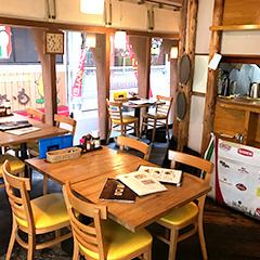 [Excellent location] Just a minute's walk from Awaji Station, it's extremely accessible! You can use it anytime, after school or work, or on the weekends.It's open all day, so it's perfect for cafe time. The cozy atmosphere makes it a great place for a date. It's also perfect for girls' nights, banquets, and other occasions.