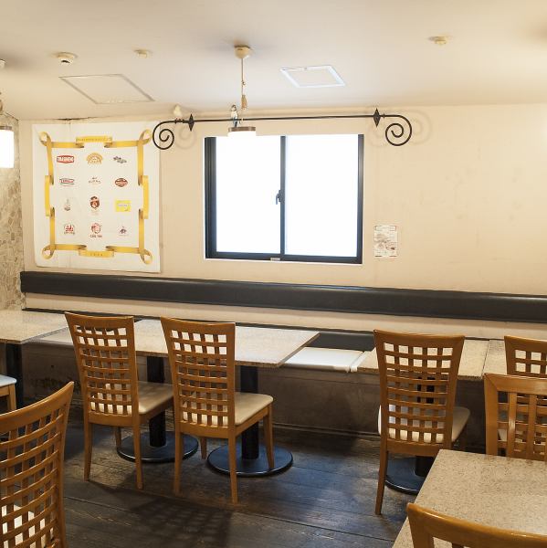 It has a retro yet modern feel, and is stylish yet relaxing.The atmosphere is also a spice that brings out the best in the food. It's perfect for everyday meals.We also have a happy hour, so you can enjoy great deals early in the day.