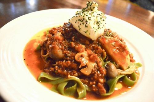 Mozzarella cheese and meat sauce