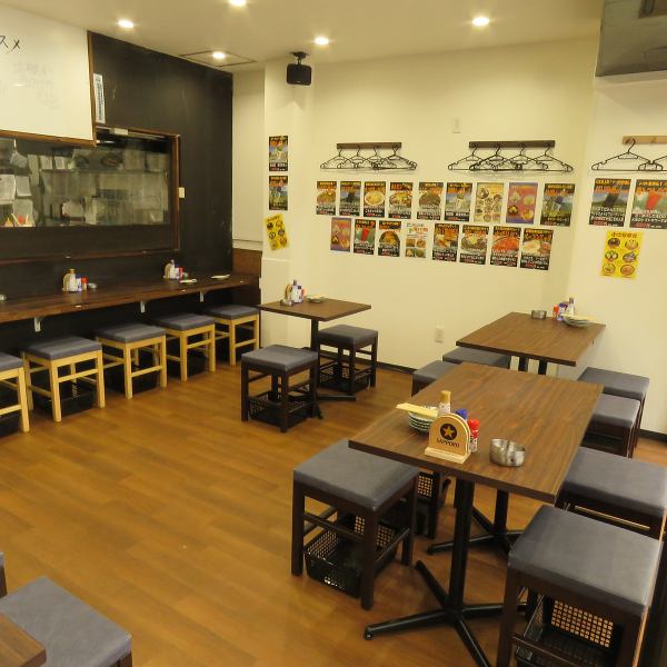 【安心価格で】お席の間隔を広めにとってご案内中。お隣のテーブルを気にせず、楽しい時間をどうぞ！船橋/船橋駅/焼き鳥/串かつ/刺身/飲み放題/居酒屋/創作料理/