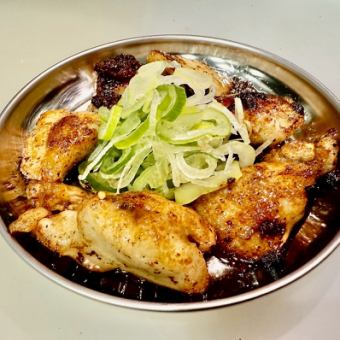 西成風！大トロホルモン焼