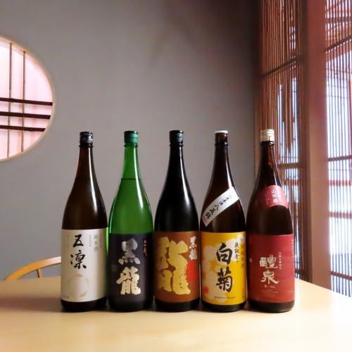 日本酒は常時30種類以上！価格も500円より