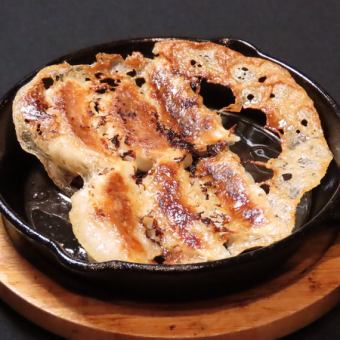 鉄板!羽付き焼きギョーザ!