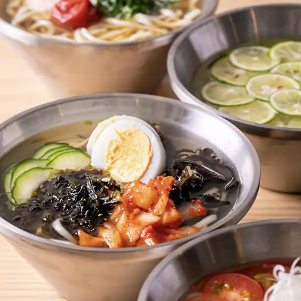 こだわりの肉料理から〆の冷麺まで!彩り豊かな一品メニュー