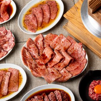 【ITADAKI 特别套餐】顶级套餐，甄选优质部位，精心烹制，为您呈现顶级日本黑毛和牛的精致料理。14,300日元