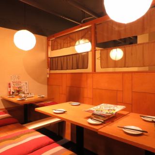 20名様以上でも対応可能できる掘りごたつ席！各種宴会に人気のある座席となっております！細かい人数調整や、大少人数ひ幅広く対応致しますの、お早めにお問い合わせくださいませ！大型宴会もお任せください。最大30名様までOK！お座敷のお席のみ、喫煙可能となります。