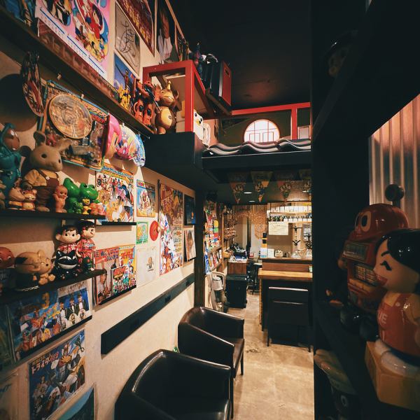 和の趣と昭和レトロの世界観が融合した特別なシーシャカフェ。四席の落ち着いた空間で、シーシャやレトロゲーム、駄菓子を楽しみながら、昭和の物語に浸るひとときをお過ごしください。心安らぐひとときをお約束します。