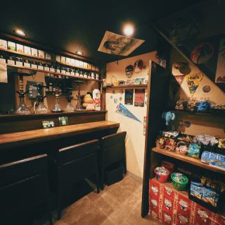 ６名様分のカウンター席は、落ち着いた空間で作業をしたい時にピッタリのお席です。Wi-Fiも完備しているため、ネットもサクサクアクセスできます♪