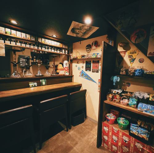 ６名様分のカウンター席は、落ち着いた空間で作業をしたい時にピッタリのお席です。Wi-Fiも完備しているため、ネットもサクサクアクセスできます♪