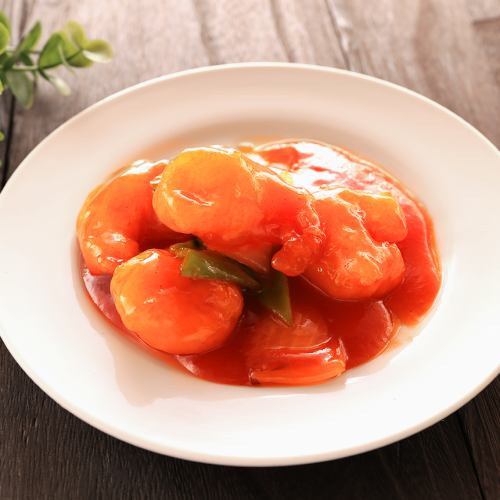 Stir-fried shrimp and seasonal vegetables, sweet and sour sauce of white fish