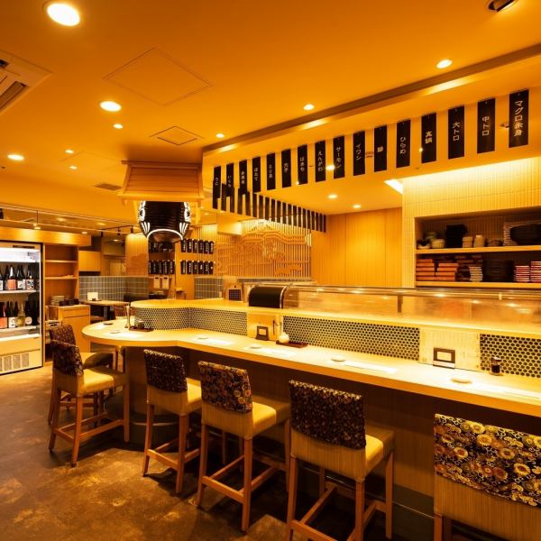 [Eat sushi at the counter!] There is a spacious counter in the center of the restaurant! Next to it, there are rows of soothing Japanese-style private rooms.All-you-can-eat sushi limited to counter seats is very popular!