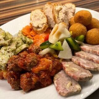 【派對套餐/含2小時暢飲】超值套餐,含5種開胃菜 ◎ 5,000日圓(含稅) *適合3-20人