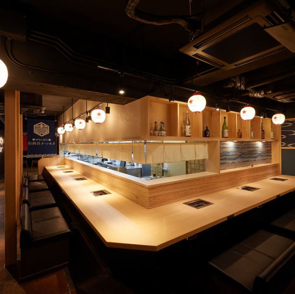 ◆◇おひとりさまからも大歓迎◇◆ゆったりと寛げる店内はおしゃれな雰囲気で、ゆったりとした時間をお過ごしいただけます。カウンター席のご用意もございますのでデート利用にも最適です。お一人様でもお気軽にどうぞ◎お仕事帰りのちょい飲みや、ご友人とのお食事など、様々なシーンでご活用ください。