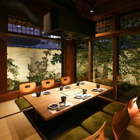 您可以在安静的日式私人客房内慢慢享用餐点。
