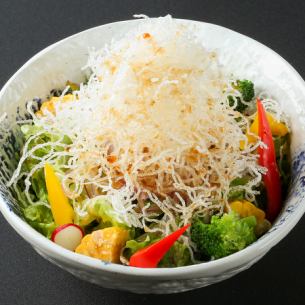 色彩繽紛的蔬菜和細麵條沙拉〜日式調味醬〜