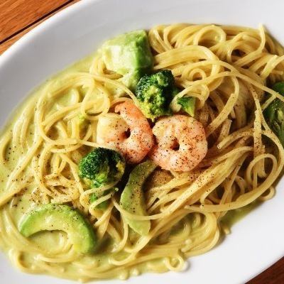 [Pasta] Plump shrimp and Aichi broccoli in avocado cream sauce. A close-up look at Aichi's specialties.