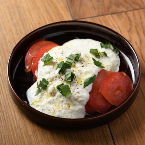 Milky cheese "Stracciatella" and Aichi tomato caprese