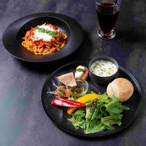 [Weekends and Holidays Only] Holiday Lunch Set ¥1,980~ (per person)