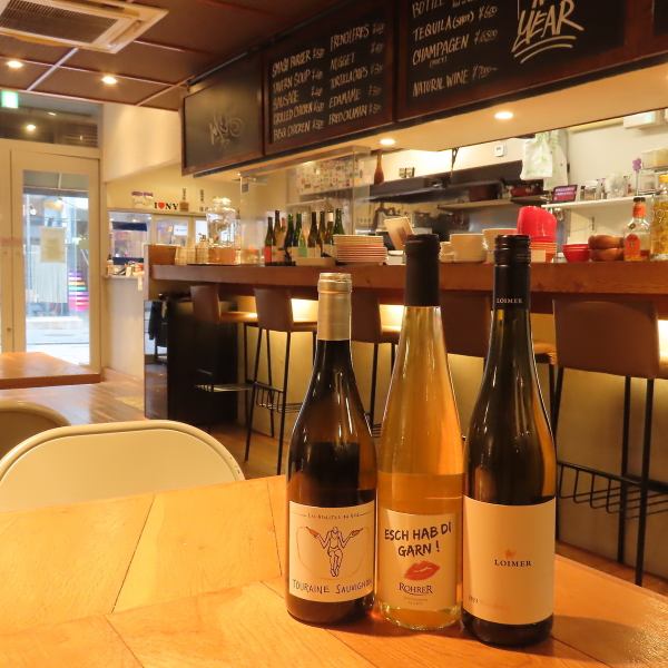 【お一人様も大歓迎】気軽に入りやすいお店のため、お一人様でもお気軽にお越しください♪カウンター席を6席ご用意しており、昼飲みもディナー使いも可能です。テイクアウトも承ります◎