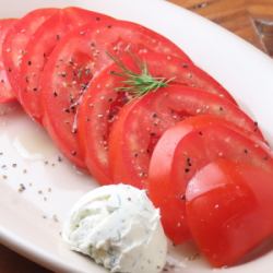 スライストマトとハーブのクリームチーズ